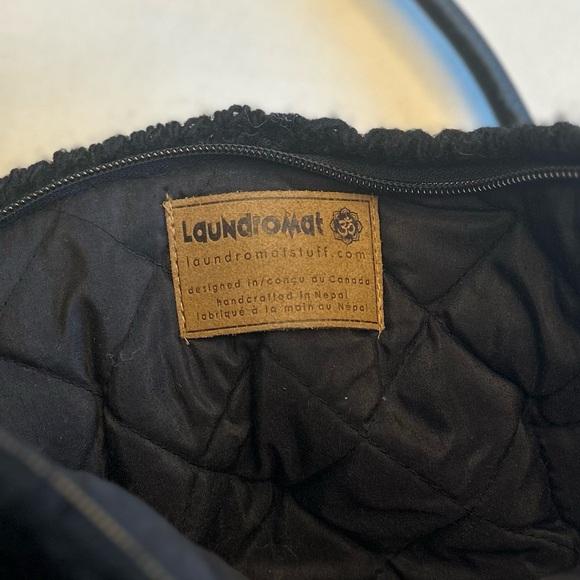 Elegant Laundromat Eva Knit Satchel with Snowflake Design in Black and Grey - Picture 5 of 7